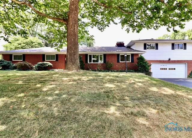 Property at 125 Ottekee Dr, Perrysburg, OH 43551, 5 beds, 2.5 baths