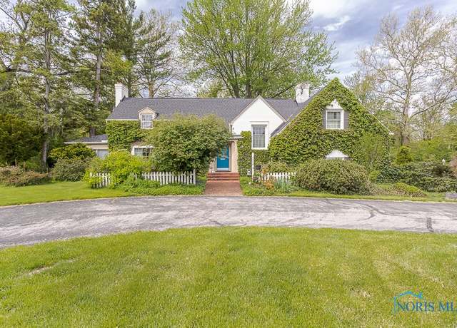 Property at 3868 W Bancroft St, Ottawa Hills, OH 43606, 4 beds, 4.5 baths