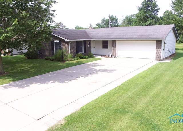 Property at 1624 Woodhurst Dr, Defiance, OH 43512, 3 beds, 2 baths