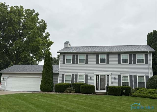 Property at 10 Meadowbrook Dr, Fremont, OH 43420, 4 beds, 2.5 baths