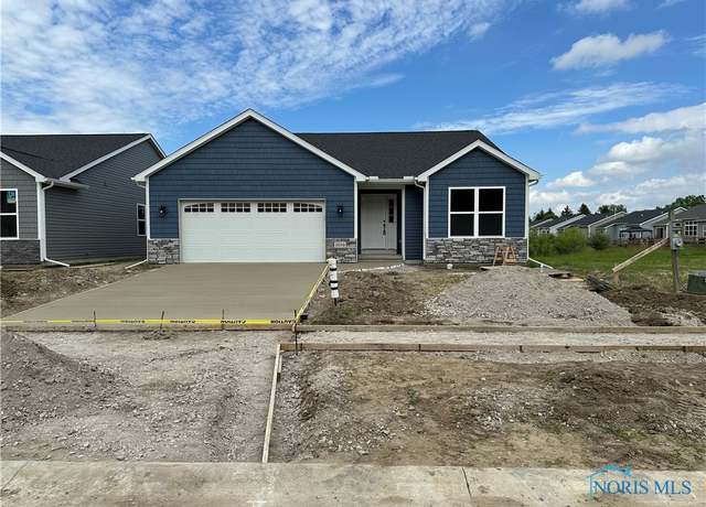 Property at 2016 Oakside, Toledo, OH 43615, 3 beds, 2 baths