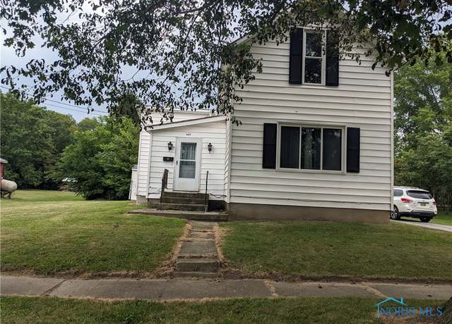 Property at 445 S Oak St, Ottawa, OH 45875, 3 beds, 1 bath