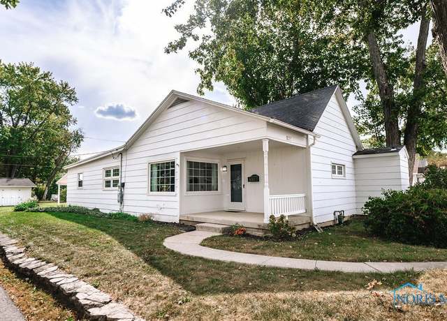 Property at 831 Adams St, Findlay, OH 45840, 3 beds, 2 baths