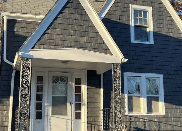 Property at 1942 Talbot St, Toledo, OH 43613, 3 beds, 1 bath