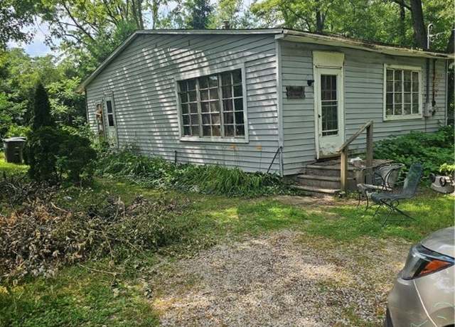 Property at 2427 Vaness Dr, Toledo, OH 43615, 3 beds, 1 bath