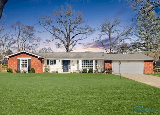 Property at 3704 Naples Dr, Toledo, OH 43615, 3 beds, 1.5 baths