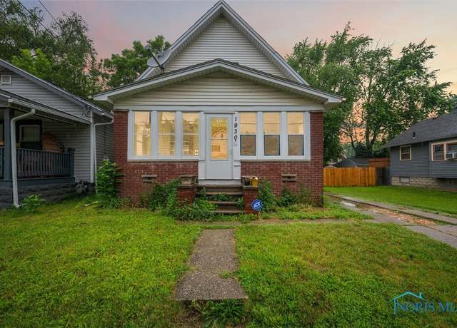 Property at 1930 Berkshire Pl, Toledo, OH 43613, 3 beds, 1 bath