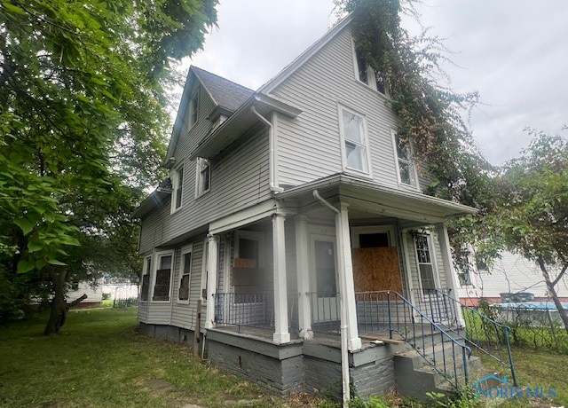 Property at 3107 Scottwood Ave, Toledo, OH 43610, 4 beds, 1 bath