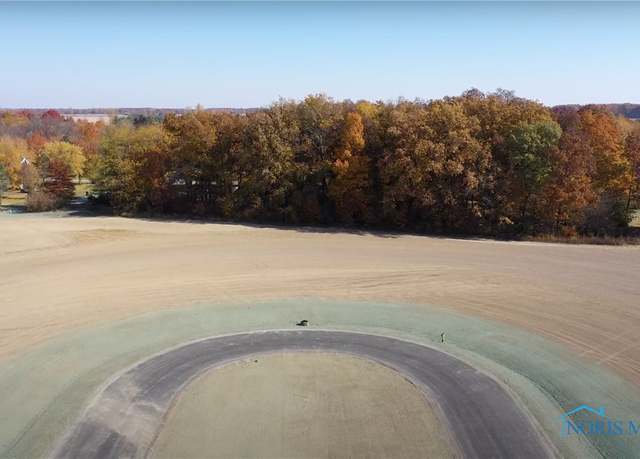 Property at 135 Coach House Loop, Bowling Green, OH 43402