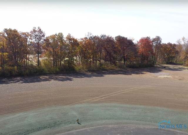 Property at 140 Coach House Loop, Bowling Green, OH 43402