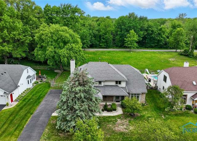 Property at 4820 Olde Meadow Ln, Sylvania, OH 43560, 4 beds, 2.5 baths