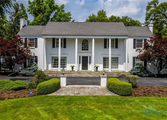 Property at 3000 Valley View Dr, Ottawa Hills, OH 43615, 5 beds, 5 baths