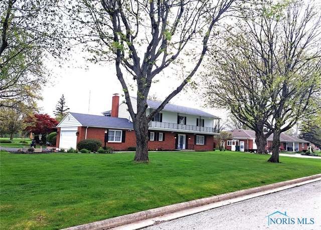 Property at 1527 South Ct, Findlay, OH 45840, 4 beds, 3.5 baths