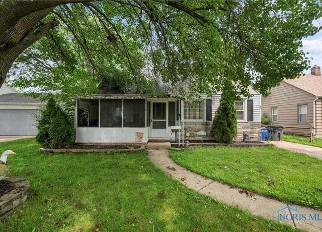 Property at 702 Mayfair Blvd, Toledo, OH 43612, 3 beds, 2 baths
