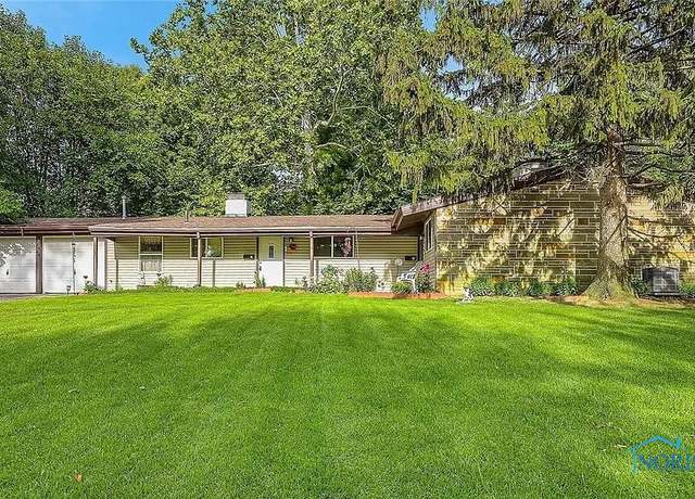 Property at 3040 E Lincolnshire Blvd, Toledo, OH 43606, 4 beds, 2 baths