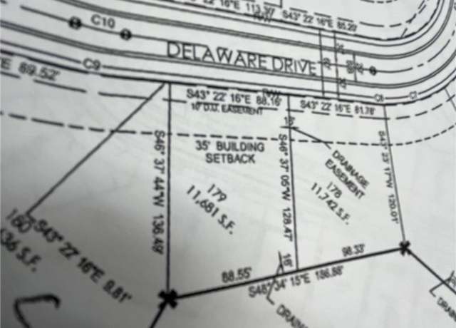 Property at 414 Delaware Dr, Perrysburg, OH 43551