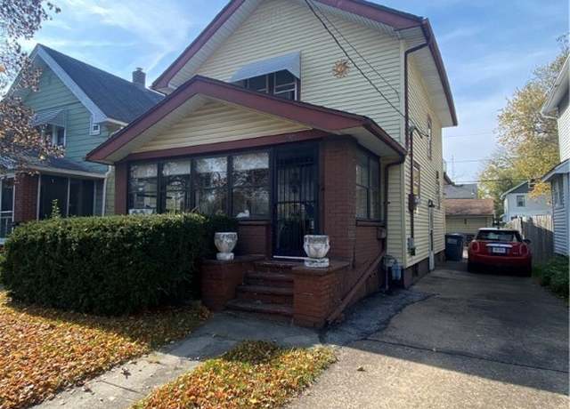 Property at 1020 Woodsdale Ave, Toledo, OH 43609, 3 beds, 2 baths