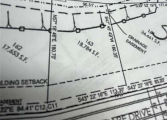Property at 415 Delaware Dr, Perrysburg, OH 43551