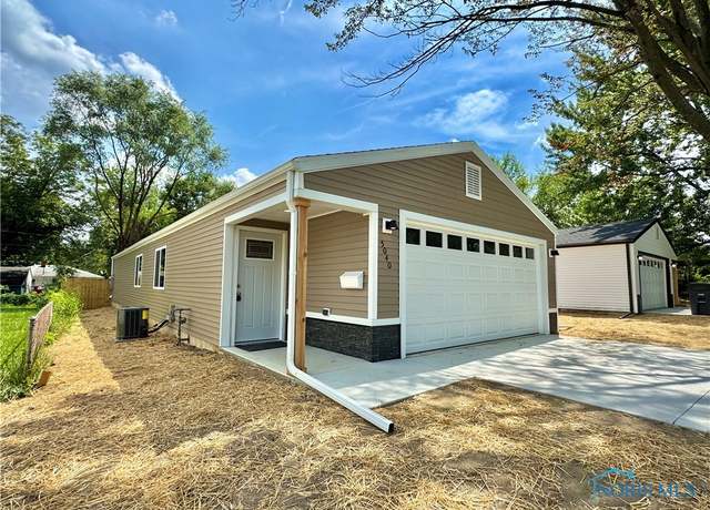 Property at 5040 Winona Dr, Toledo, OH 43613, 3 beds, 2 baths