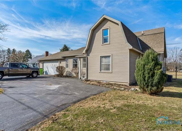 Property at 1721 N Union St, Fostoria, OH 44830, 2 beds, 1.5 baths