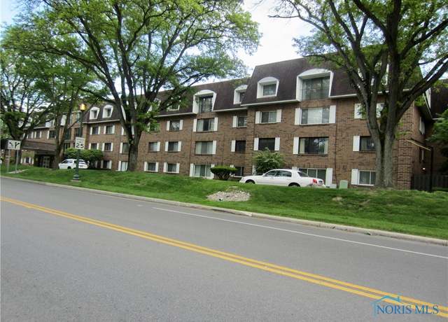 Property at 4343 W Bancroft St Unit 2D, Toledo, OH 43615, 2 beds, 2 baths