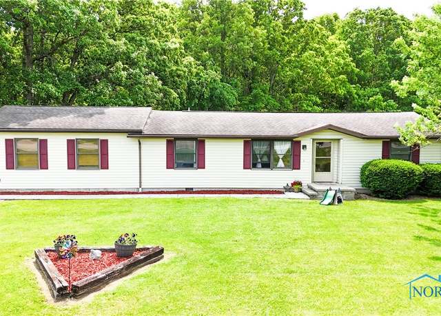 Property at 1951 S Clinton St, Defiance, OH 43512, 3 beds, 2 baths