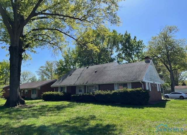 Property at 125 Bonaparte Dr, Toledo, OH 43615, 4 beds, 2 baths