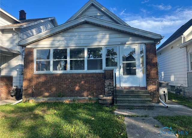 Property at 2232 Caledonia St, Toledo, OH 43605, 3 beds, 1 bath