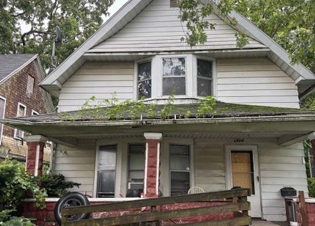 Property at 1960 N Erie St, Toledo, OH 43611, 3 beds, 1 bath