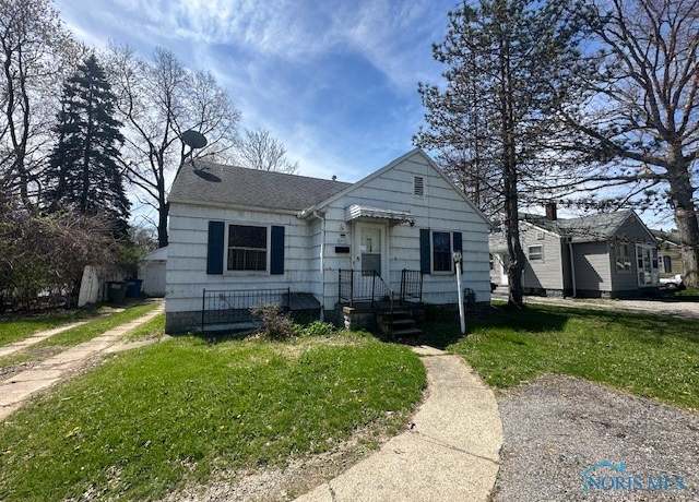 Property at 2417 W Alexis Rd, Toledo, OH 43613, 2 beds, 1 bath