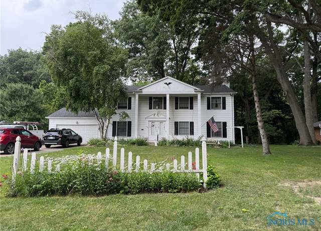 Property at 1302 E Beverly Hills Dr, Toledo, OH 43614, 5 beds, 2.5 baths