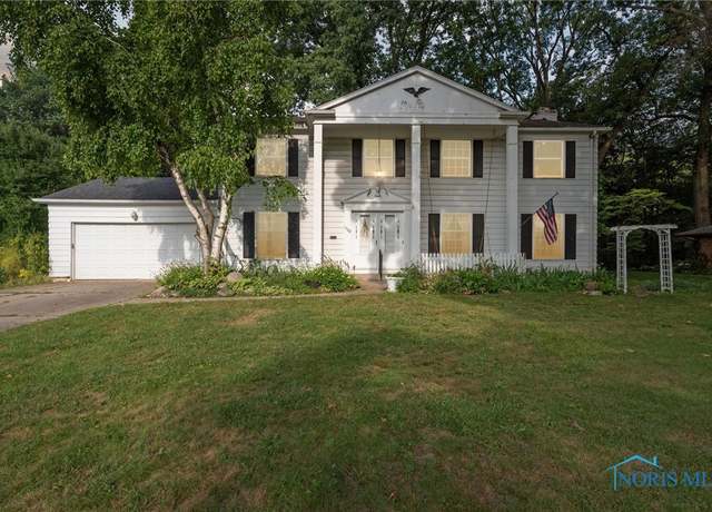 Property at 1302 E Beverly Hills Dr, Toledo, OH 43614, 5 beds, 2.5 baths