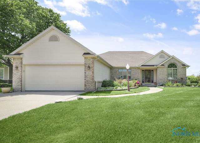 Property at 934 Reynolds Cir, Oregon, OH 43616, 3 beds, 2 baths
