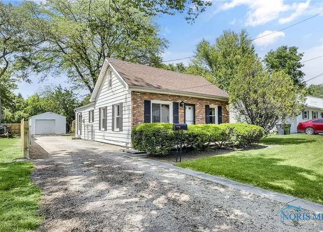 Property at 2101 Trailview Dr, Maumee, OH 43537, 2 beds, 1 bath