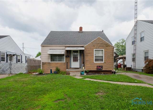 Property at 5138 Hallgate Ave, Toledo, OH 43612, 3 beds, 1 bath
