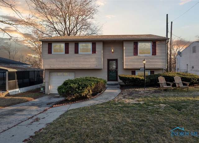 Property at 5060 Kitchener Dr, Toledo, OH 43615, 3 beds, 2 baths