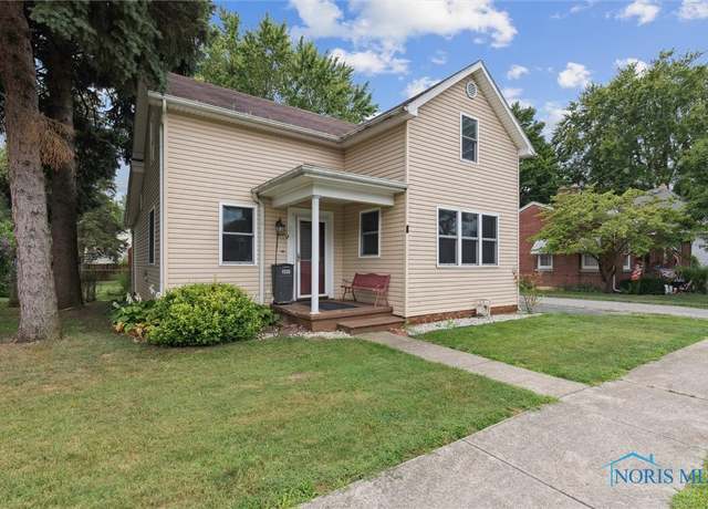 Property at 207 Ash Ave, Findlay, OH 45840, 2 beds, 1.5 baths