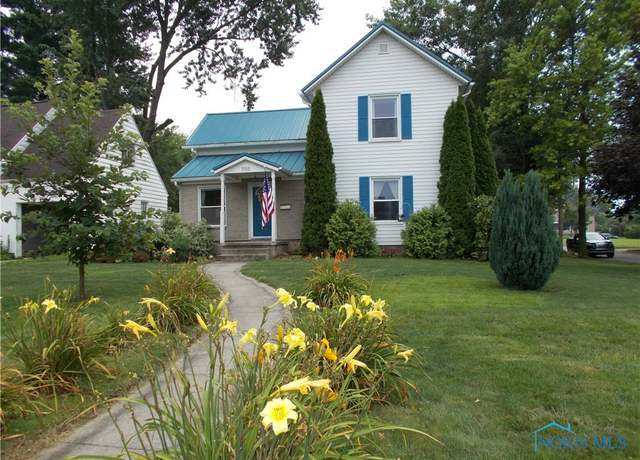Property at 755 W Clinton St, Napoleon, OH 43545, 3 beds, 1 bath