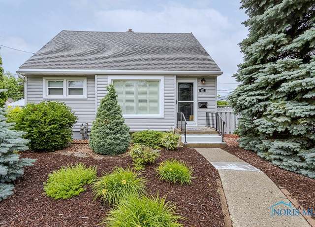 Property at 921 7th St, Maumee, OH 43537, 3 beds, 1.5 baths