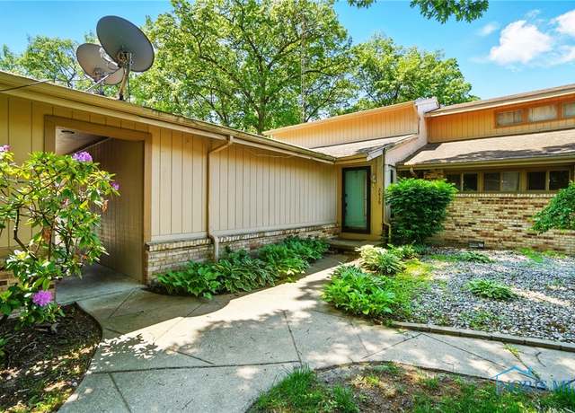 Property at 2439 Parliament Sq #2439, Toledo, OH 43617, 2 beds, 2.5 baths