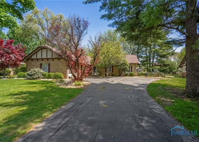 Property at 2335 Tanglewood Dr, Toledo, OH 43614, 3 beds, 2 baths
