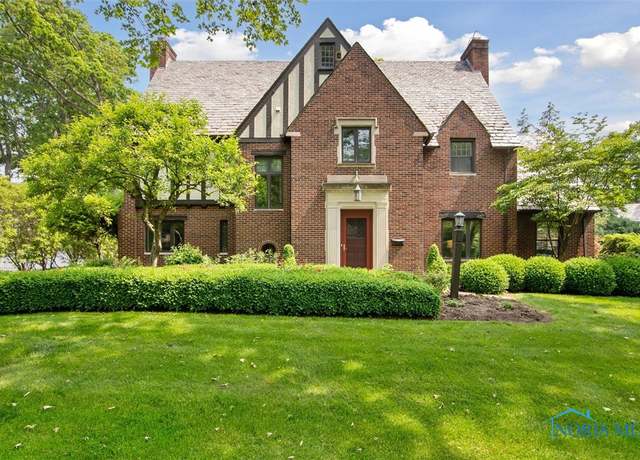 Property at 3534 Edgevale Rd, Ottawa Hills, OH 43606, 3 beds, 3.5 baths