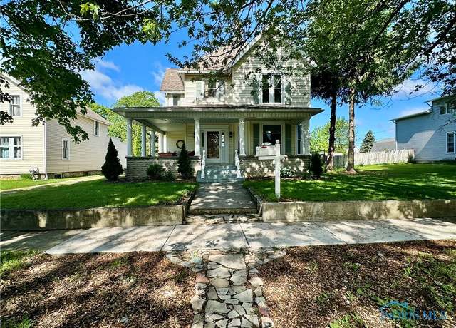 Property at 827 N Main St, Fostoria, OH 44830, 3 beds, 2 baths
