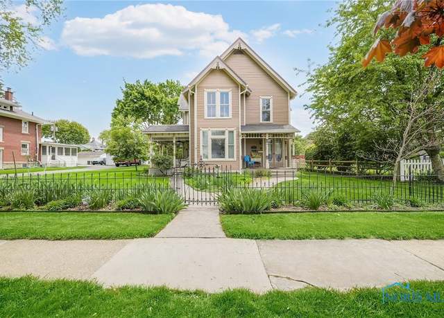 Property at 220 W Wayne St, Maumee, OH 43537, 4 beds, 2 baths