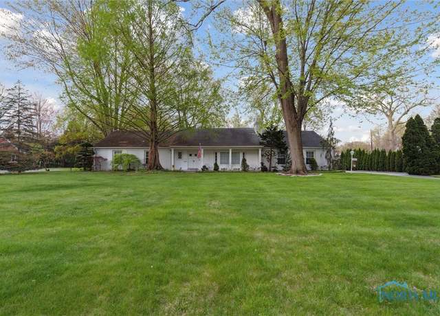 Property at 4921 Pine Ridge Rd, Toledo, OH 43615, 4 beds, 4 baths