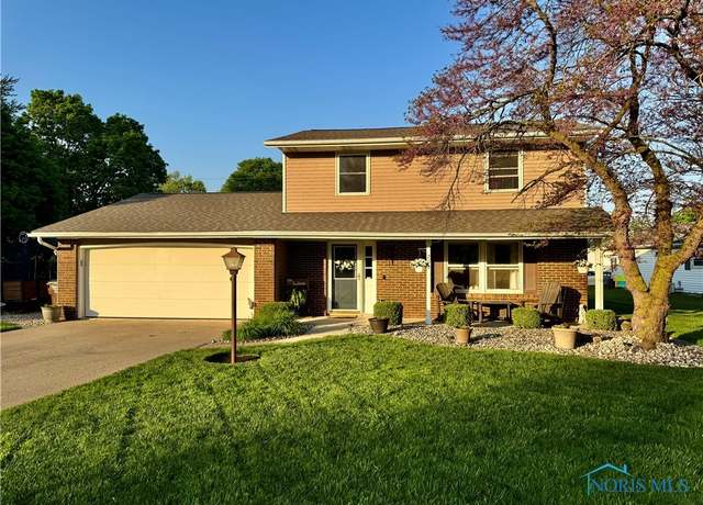 Property at 203 Oak Park Dr, Hicksville, OH 43526, 4 beds, 2 baths