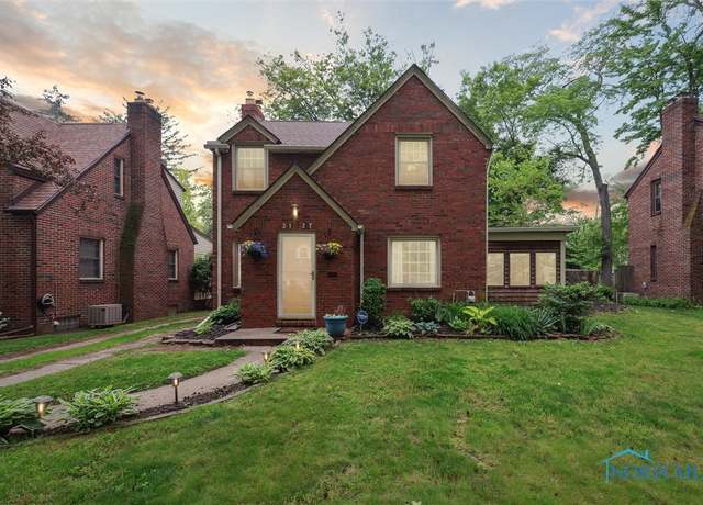 Property at 3127 Drummond Rd, Toledo, OH 43606, 4 beds, 2.5 baths
