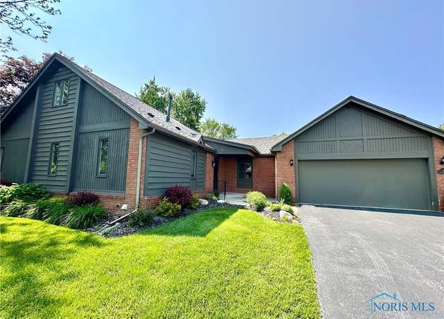 Property at 32 Abbey Rd, Perrysburg, OH 43551, 3 beds, 2 baths