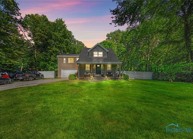 Property at 2636 Villa Dr, Toledo, OH 43617, 4 beds, 2 baths