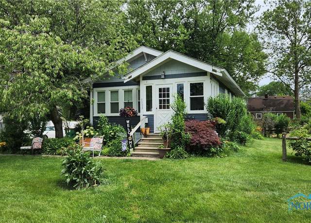 Property at 1111 Dixie Hwy, Rossford, OH 43460, 2 beds, 2 baths